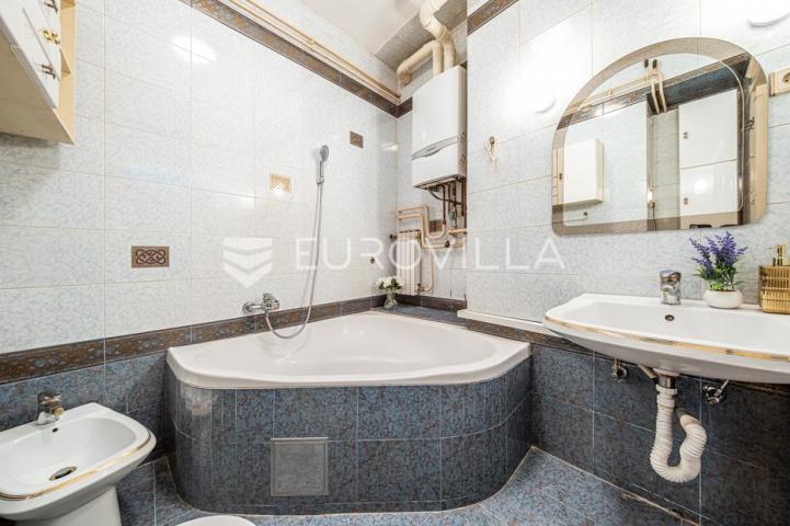 Zagreb, Centar, uređen trosoban stan površine 57 m²