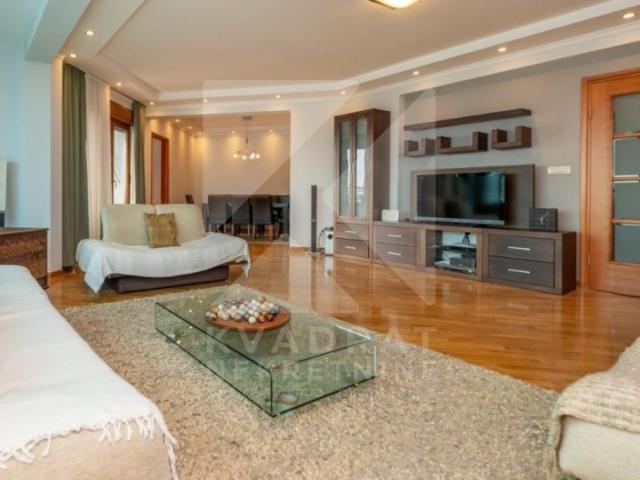Prodaja, Trosoban stan, Podgorica, Preko Morače, 140m2