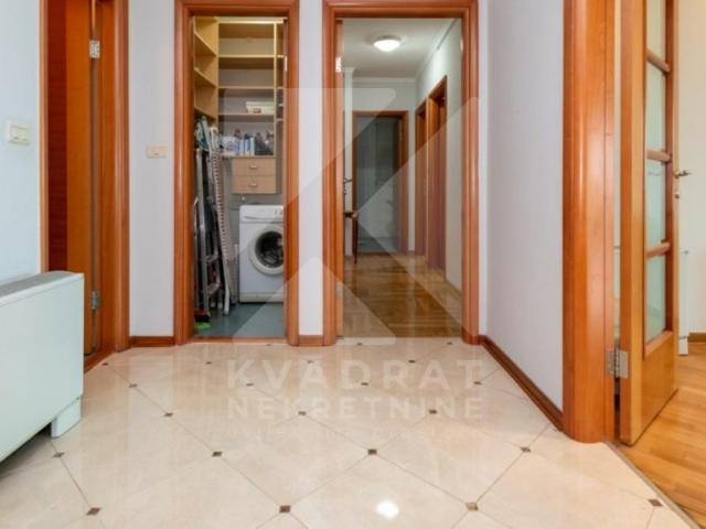 Prodaja, Trosoban stan, Podgorica, Preko Morače, 140m2