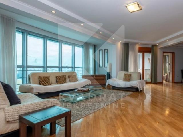 Prodaja, Trosoban stan, Podgorica, Preko Morače, 140m2