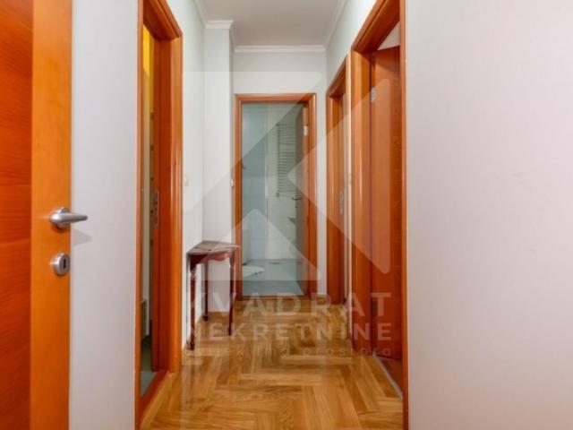 Prodaja, Trosoban stan, Podgorica, Preko Morače, 140m2
