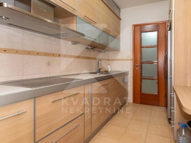 Prodaja, Trosoban stan, Podgorica, Preko Morače, 140m2