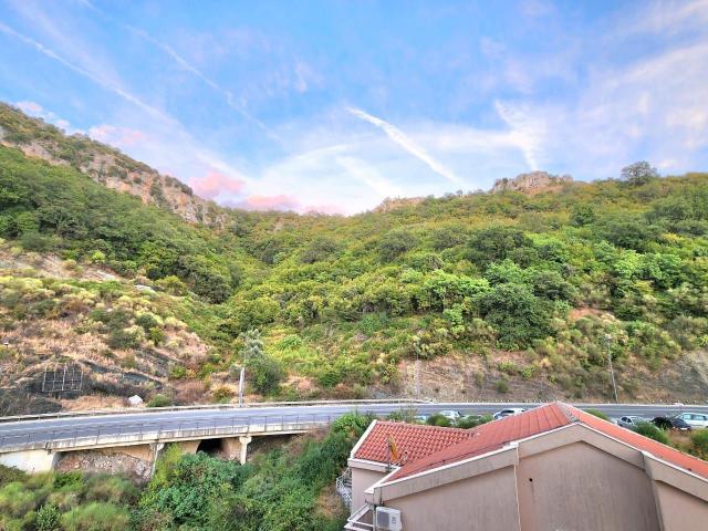 Prodaja jednosobnog stana 41m² sa garažom – Rafailovići (200m od mora)