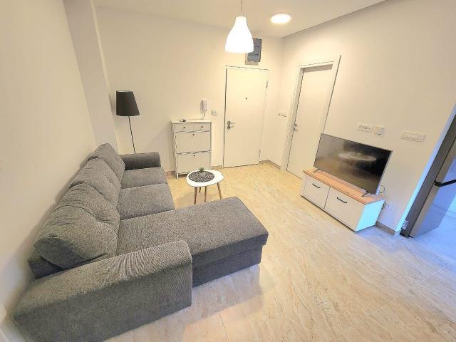 Prodaja jednosobnog stana 41m² sa garažom – Rafailovići (200m od mora)