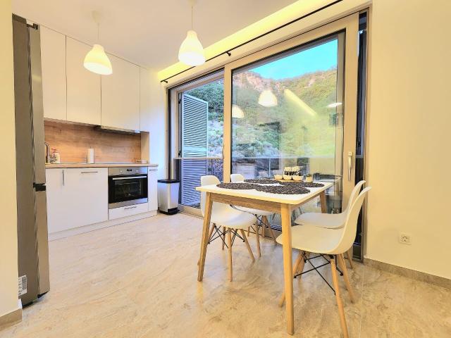 Prodaja jednosobnog stana 41m² sa garažom – Rafailovići (200m od mora)