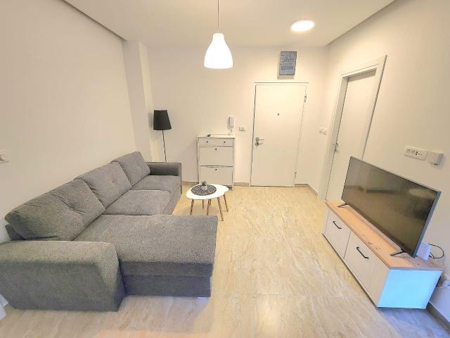 Prodaja jednosobnog stana 41m² sa garažom – Rafailovići (200m od mora)