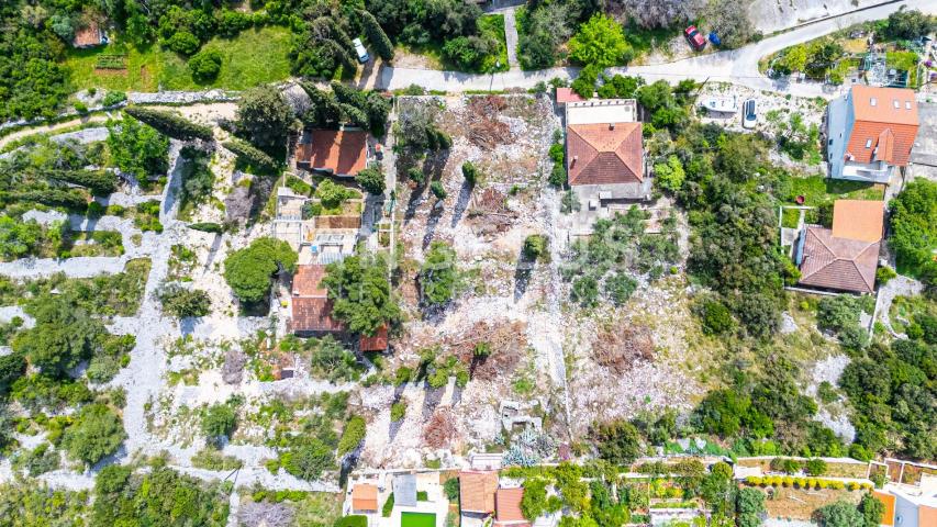 Šolta, Maslinica - građ. zemljište u blizini mora, 1312 m2, PRODAJA