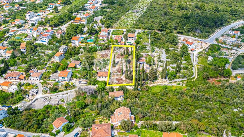 Šolta, Maslinica - građ. zemljište u blizini mora, 1312 m2, PRODAJA