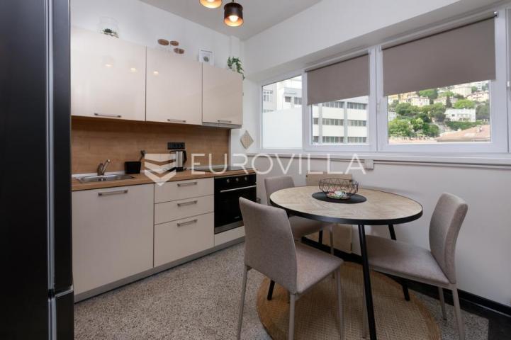 Rijeka, centar, novouređen stan površine 51 m², PRVI NAJAM