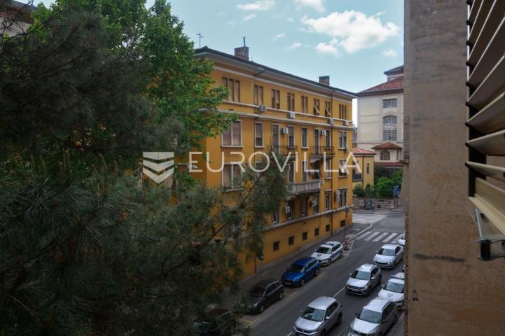 Rijeka, centar, novouređen stan površine 51 m², PRVI NAJAM