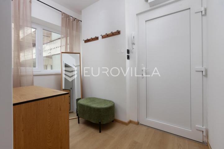 Rijeka, centar, novouređen stan površine 51 m², PRVI NAJAM