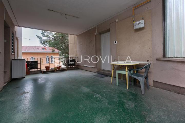 Rijeka, centar, novouređen stan površine 51 m², PRVI NAJAM