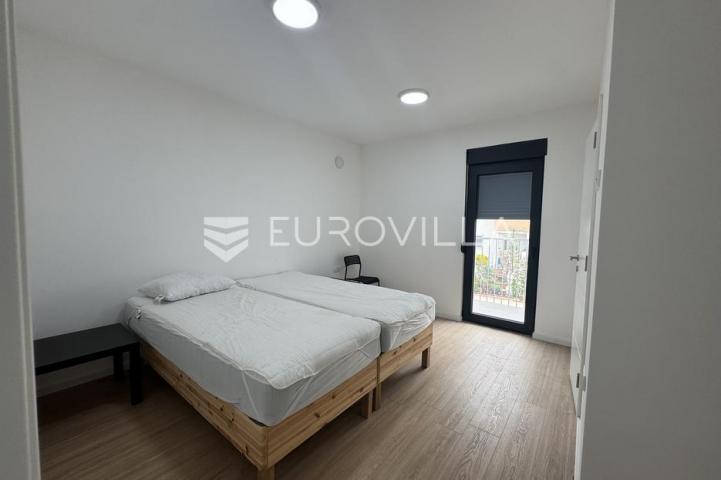 Istra, Poreč, dvojna kuća 168 m² s 4 spavaće sobe i 3 parkirna mjesta