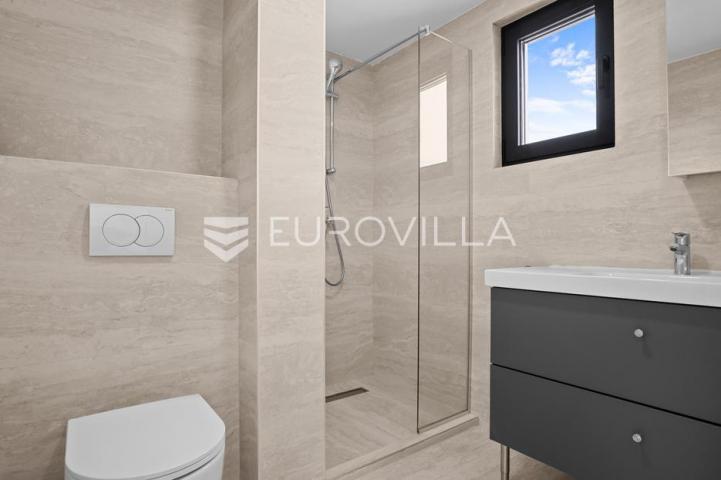 Istra, Poreč, dvojna kuća 168 m² s 4 spavaće sobe i 3 parkirna mjesta