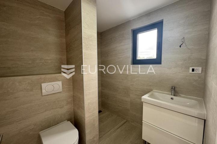 Istra, Poreč, dvojna kuća 168 m² s 4 spavaće sobe i 3 parkirna mjesta