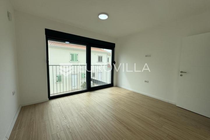 Istra, Poreč, dvojna kuća 168 m² s 4 spavaće sobe i 3 parkirna mjesta