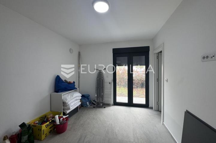 Istra, Poreč, dvojna kuća 168 m² s 4 spavaće sobe i 3 parkirna mjesta