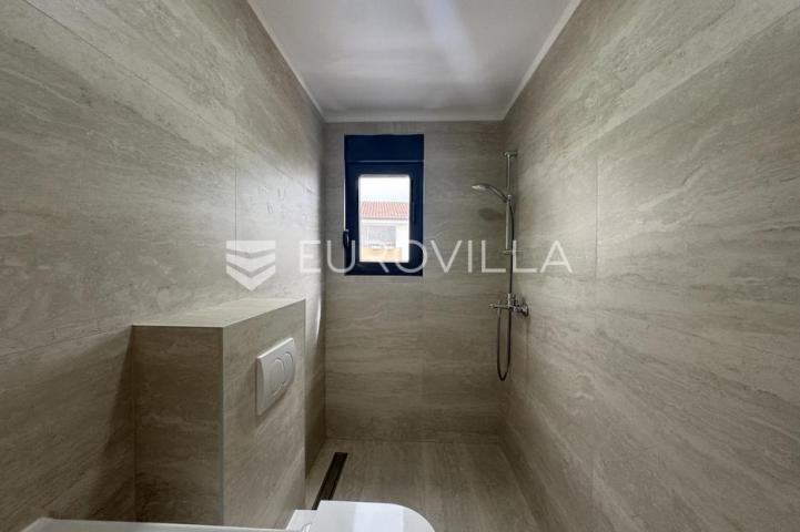 Istra, Poreč, dvojna kuća 168 m² s 4 spavaće sobe i 3 parkirna mjesta