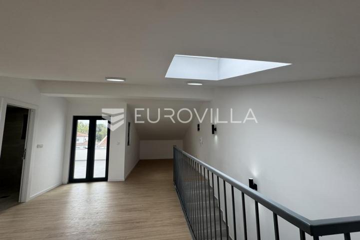 Istra, Poreč, dvojna kuća 168 m² s 4 spavaće sobe i 3 parkirna mjesta