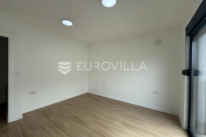 Istra, Poreč, dvojna kuća 168 m² s 4 spavaće sobe i 3 parkirna mjesta