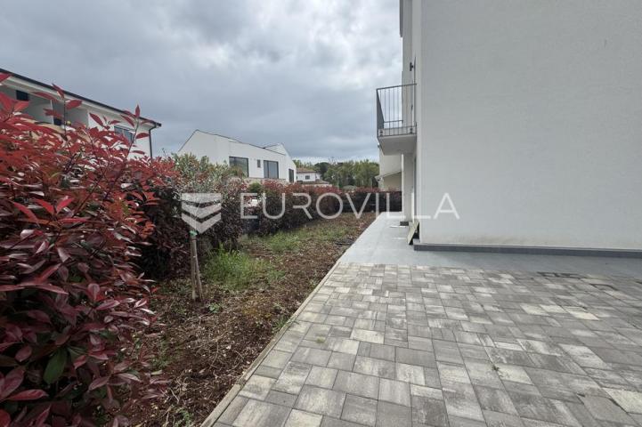 Istra, Poreč, dvojna kuća 168 m² s 4 spavaće sobe i 3 parkirna mjesta
