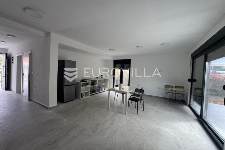 Istra, Poreč, dvojna kuća 168 m² s 4 spavaće sobe i 3 parkirna mjesta