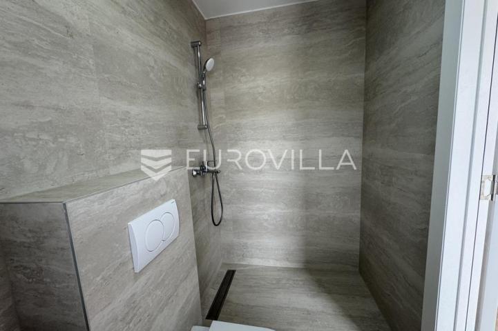 Istra, Poreč, dvojna kuća 168 m² s 4 spavaće sobe i 3 parkirna mjesta