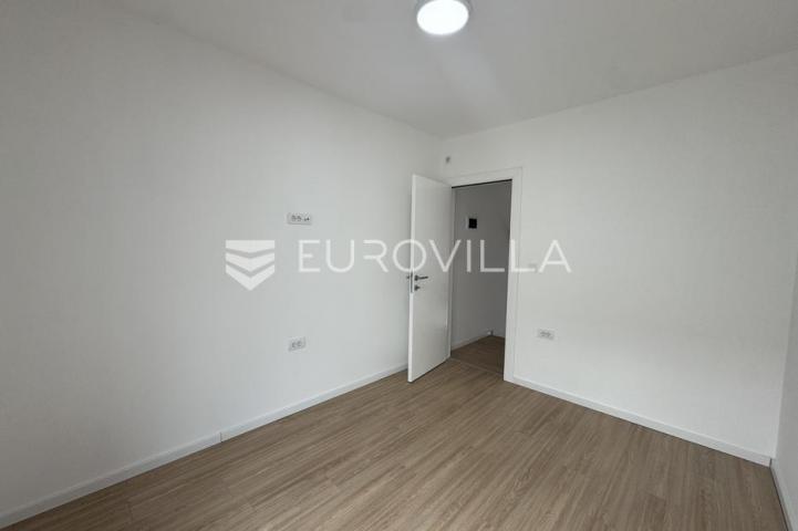 Istra, Poreč, dvojna kuća 168 m² s 4 spavaće sobe i 3 parkirna mjesta