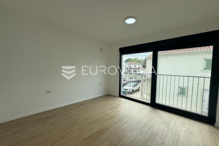 Istra, Poreč, dvojna kuća 168 m² s 4 spavaće sobe i 3 parkirna mjesta
