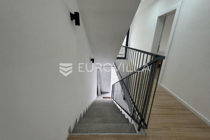 Istra, Poreč, dvojna kuća 168 m² s 4 spavaće sobe i 3 parkirna mjesta