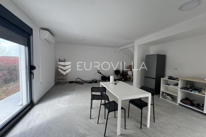 Istra, Poreč, dvojna kuća 168 m² s 4 spavaće sobe i 3 parkirna mjesta