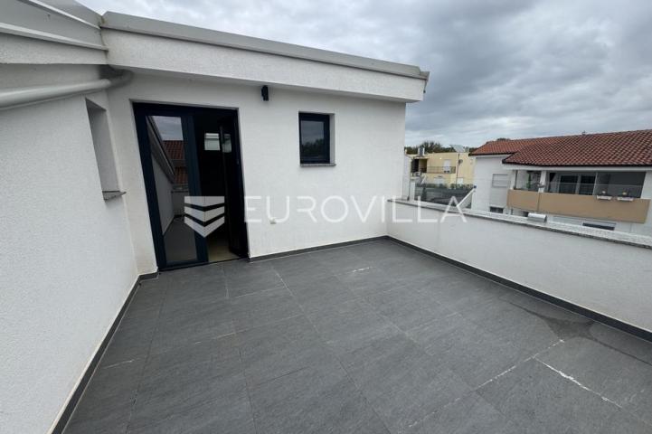Istra, Poreč, dvojna kuća 168 m² s 4 spavaće sobe i 3 parkirna mjesta