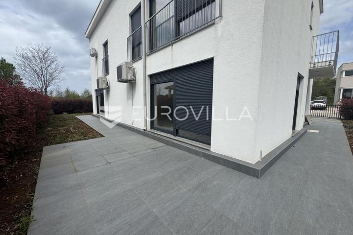 Istra, Poreč, dvojna kuća 168 m² s 4 spavaće sobe i 3 parkirna mjesta