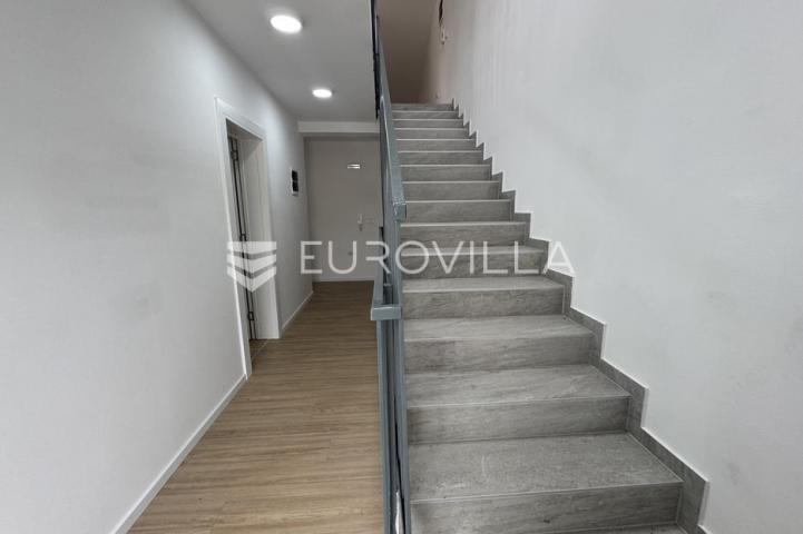 Istra, Poreč, dvojna kuća 168 m² s 4 spavaće sobe i 3 parkirna mjesta