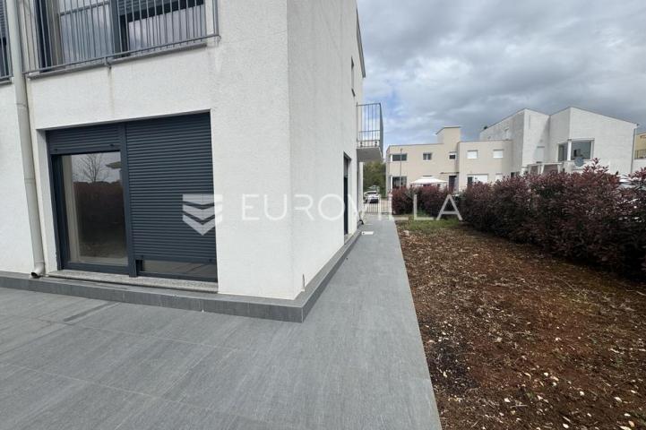 Istra, Poreč, dvojna kuća 168 m² s 4 spavaće sobe i 3 parkirna mjesta