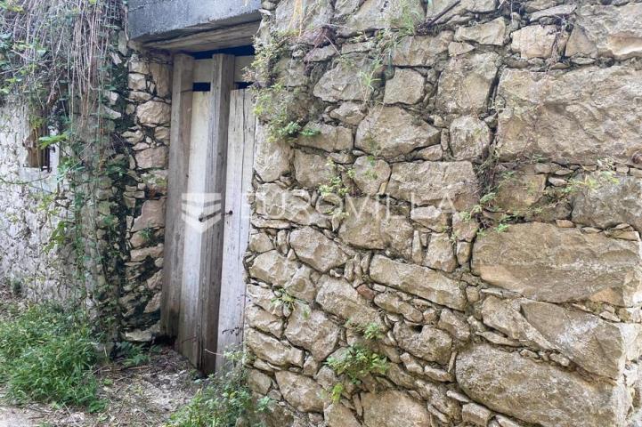 Mali Lošinj, Susak, nedovršena kamena kuća 52 m²