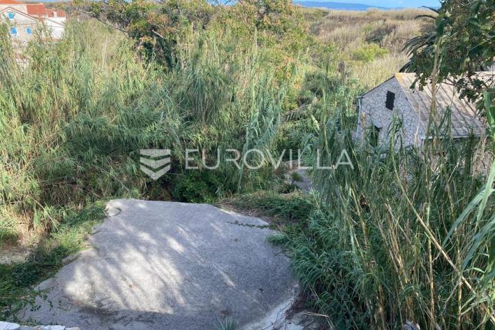 Mali Lošinj, Susak, nedovršena kamena kuća 52 m²