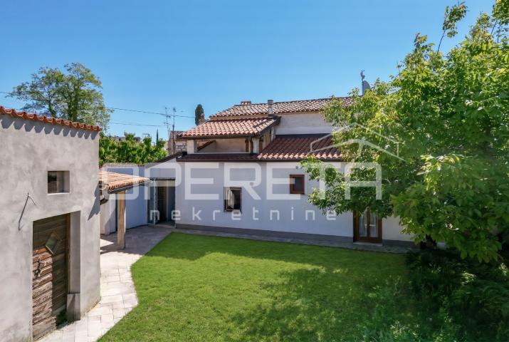 Poreč okolica - Samostojeća kamena kuća s velikim vrtom blizu mora