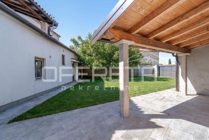 Poreč okolica - Samostojeća kamena kuća s velikim vrtom blizu mora