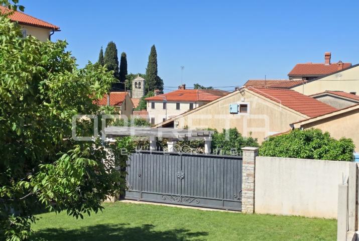 Poreč okolica - Samostojeća kamena kuća s velikim vrtom blizu mora