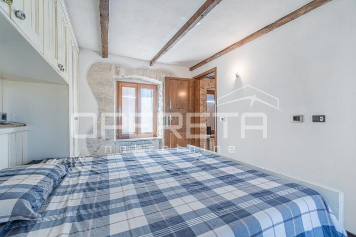 Poreč okolica - Samostojeća kamena kuća s velikim vrtom blizu mora