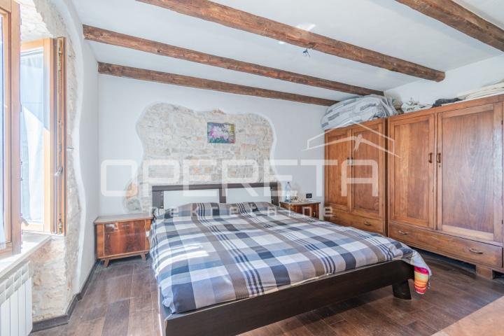 Poreč okolica - Samostojeća kamena kuća s velikim vrtom blizu mora