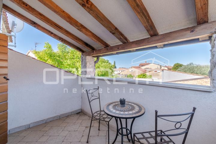 Poreč okolica - Samostojeća kamena kuća s velikim vrtom blizu mora