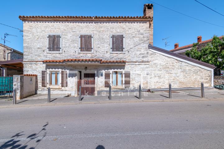 Poreč okolica - Samostojeća kamena kuća s velikim vrtom blizu mora