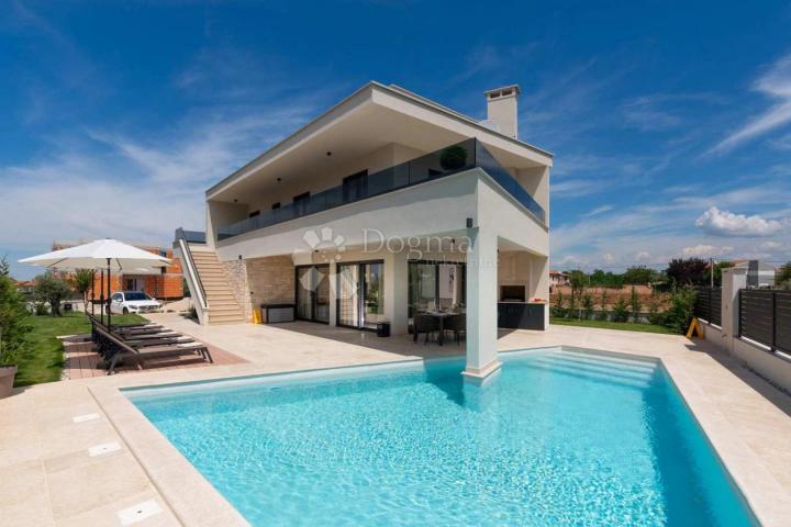 Poreč, luksuzna vila s bazenom i pogledom na more