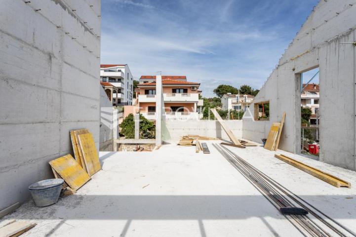 Trogir, trosoban stan u izgradnji površine 124.27 m²