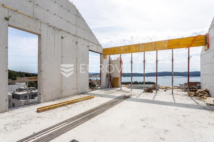 Trogir, trosoban stan u izgradnji površine 124.27 m²