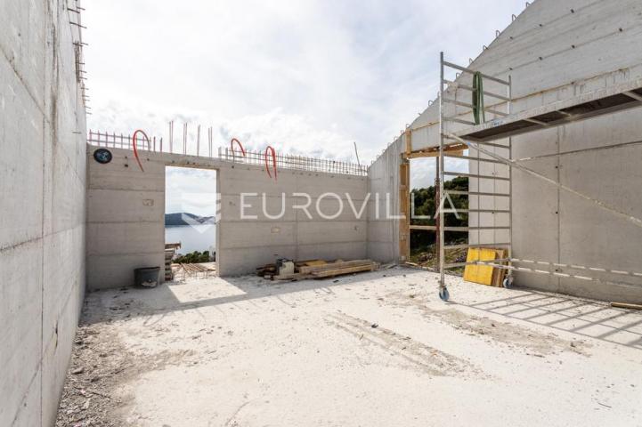 Trogir, trosoban stan u izgradnji površine 124.27 m²