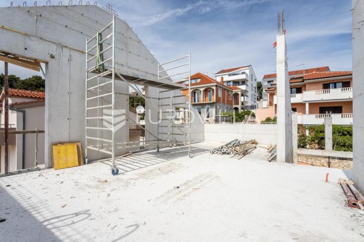 Trogir, trosoban stan u izgradnji površine 124.27 m²