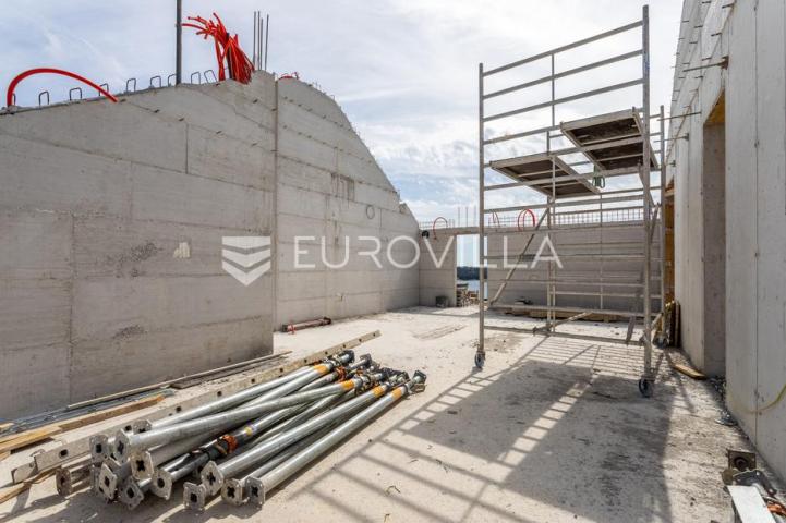 Trogir, trosoban stan u izgradnji površine 124.27 m²